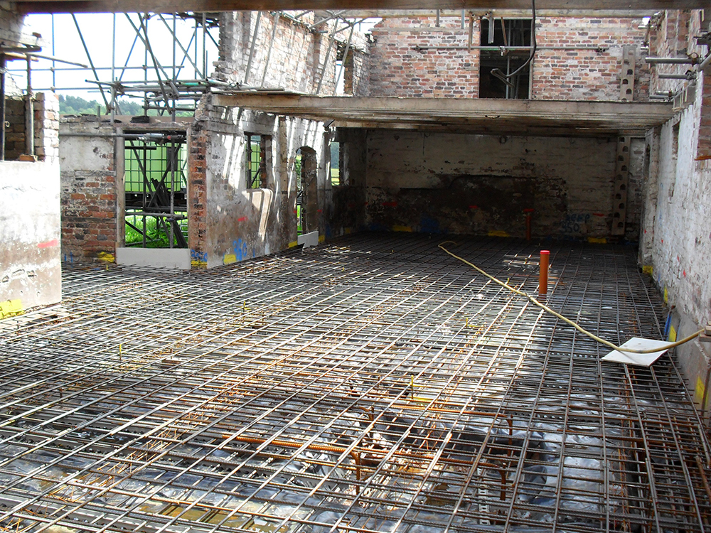 Internal piled raft slab